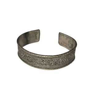 Vintage Artisan Crafted In Nepal Filigree Pattern Silver Played Cuff Bracelet